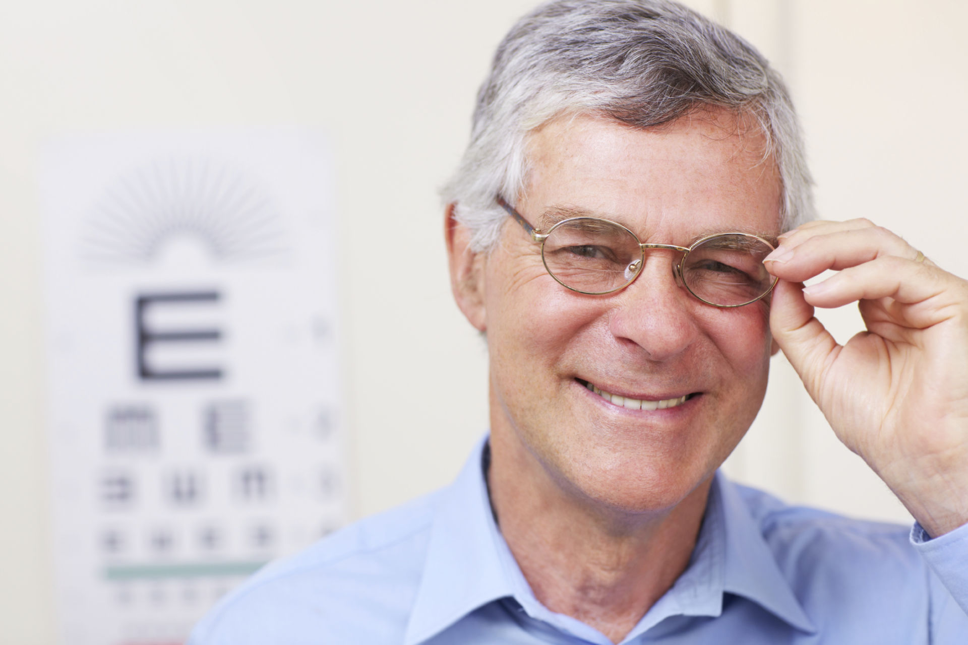 Hacksaw Jim Duggan has vision corrective surgery by Dr. Gayton!
